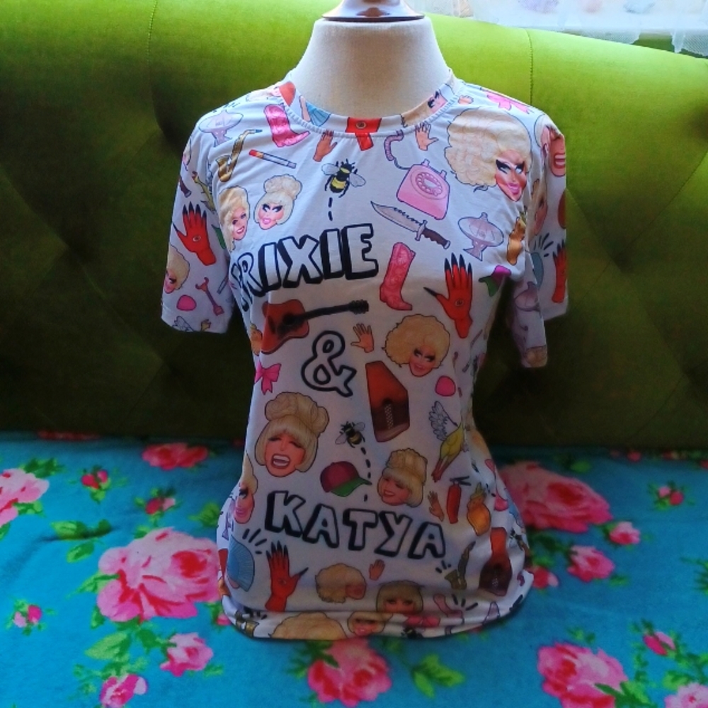 Trixie Matell & Katya Drag Queen print T-shirt sz Small